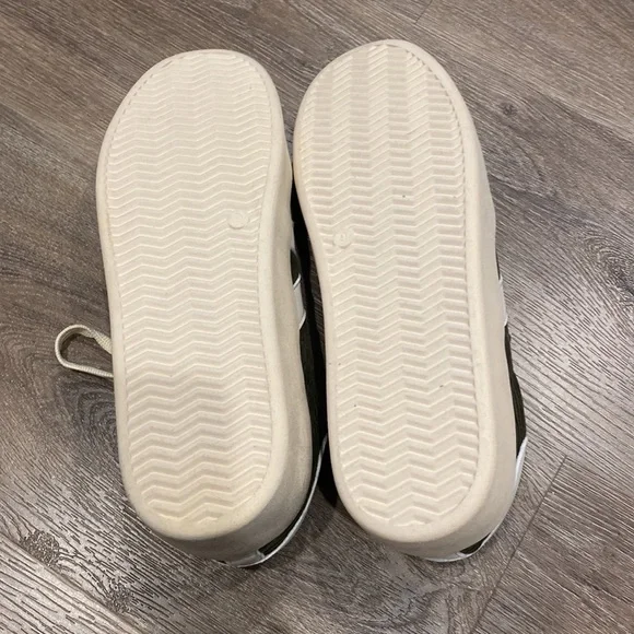 NEW Corkys Corduroy Sneakers with White Stripes size 9 - Picture 4 of 4